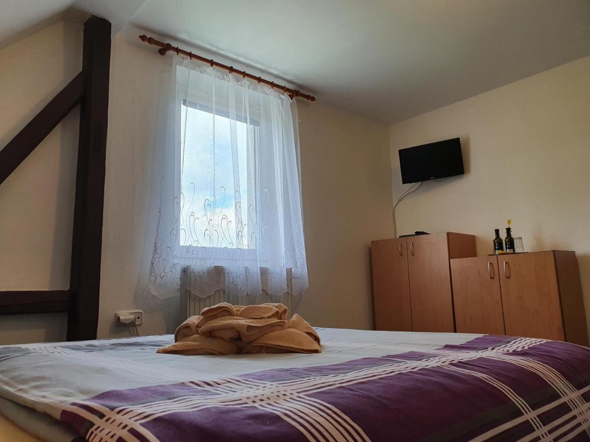 U Pohody Hotel Kovarska Luaran gambar
