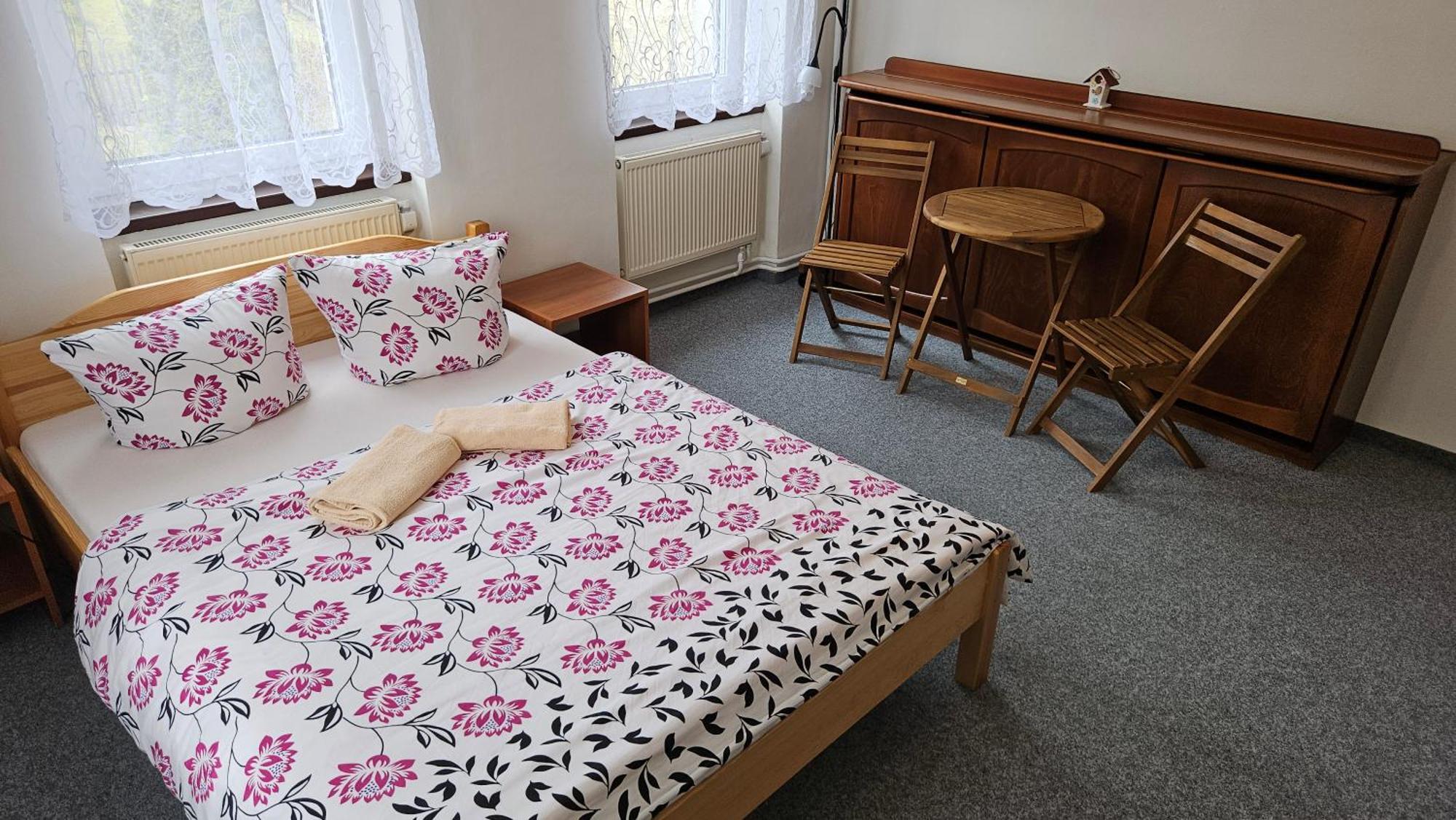 U Pohody Hotel Kovarska Luaran gambar