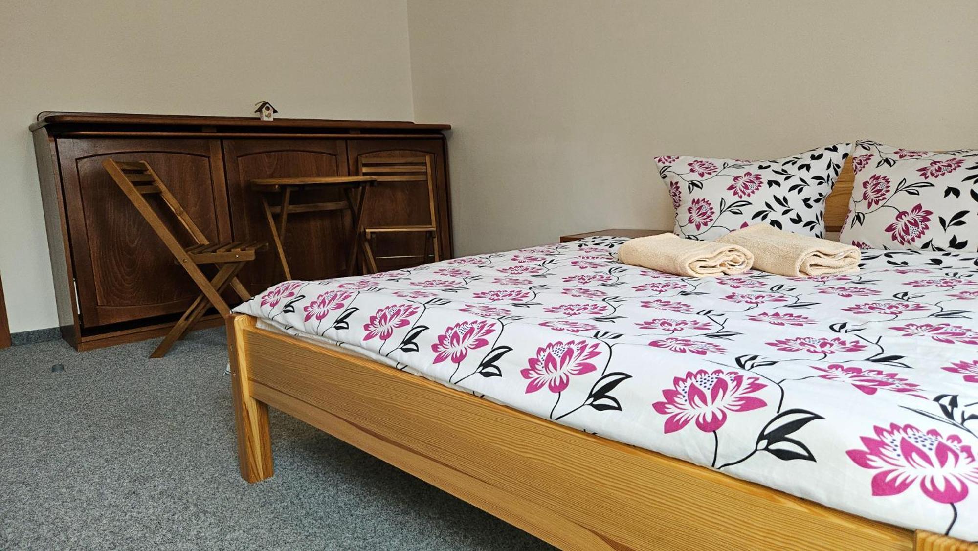 U Pohody Hotel Kovarska Luaran gambar